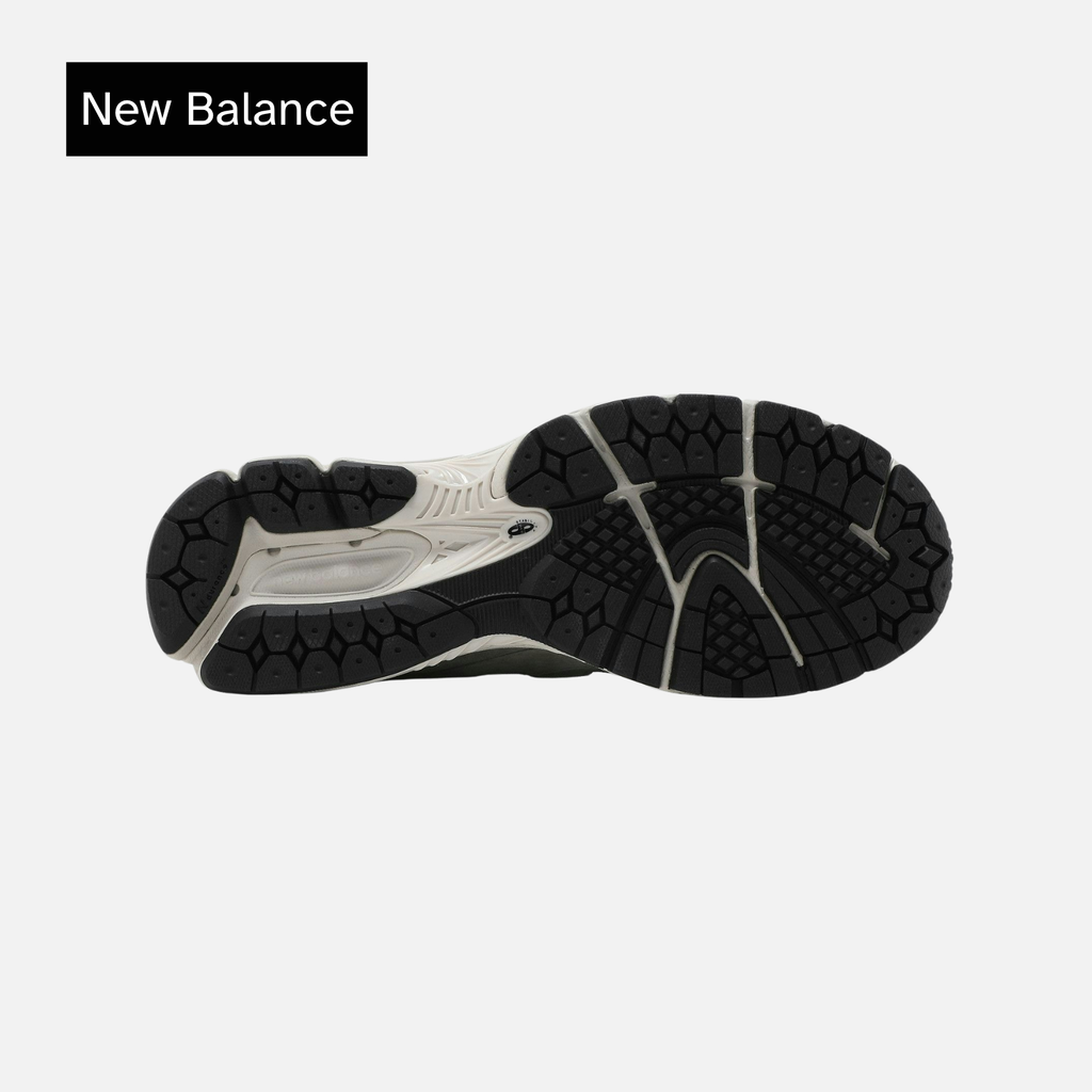 New Balance 2002R Marblehead